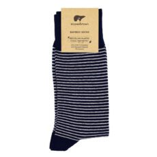 Een paar gestreepte sokken van Slopes and Town in donkerblauw met wit.